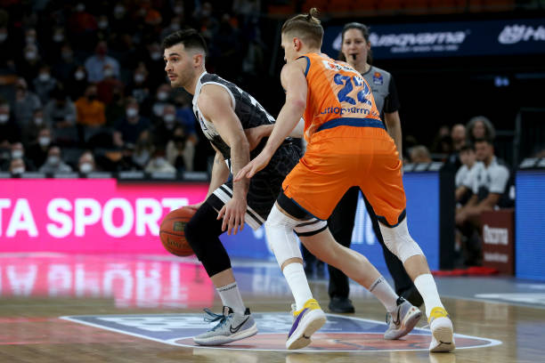 上还是场下 上还是场下